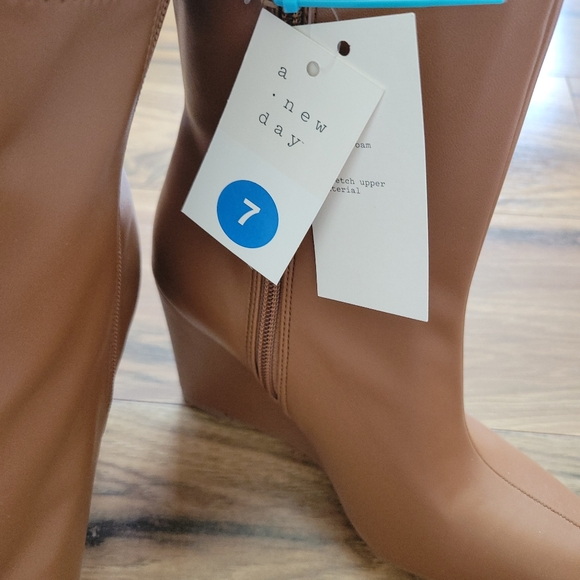 🎯nwt universal thread Jocelyn wedge stretch boots in camel - Picture 7 of 7